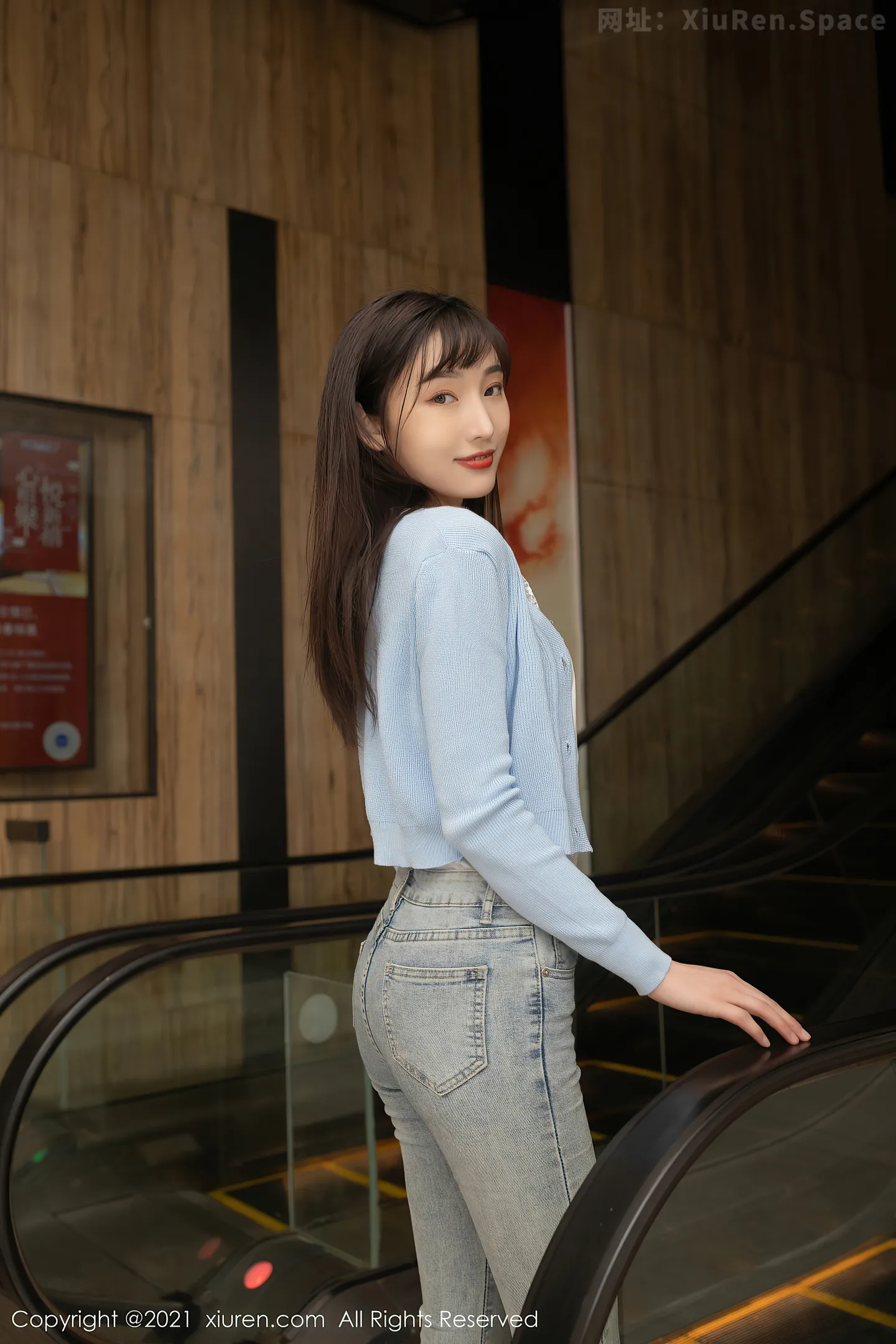 图片[2]-[XiuRen秀人网]VOL.3146 嫩模陆萱萱秘书遭遇主题脱牛仔裤露无内肉丝裤袜撩人诱惑写真70P-秀人网官方网站